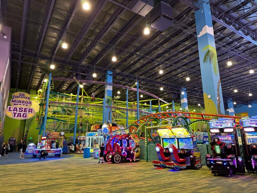 Tom Foolery's (inside Kalahari Resort)